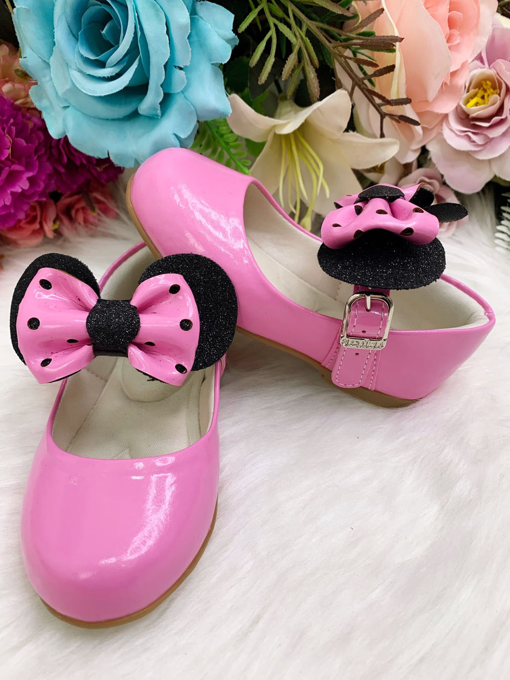 Sapatinho Rosa Chiclete Com Lacinho Para Festas e Looks Casuais