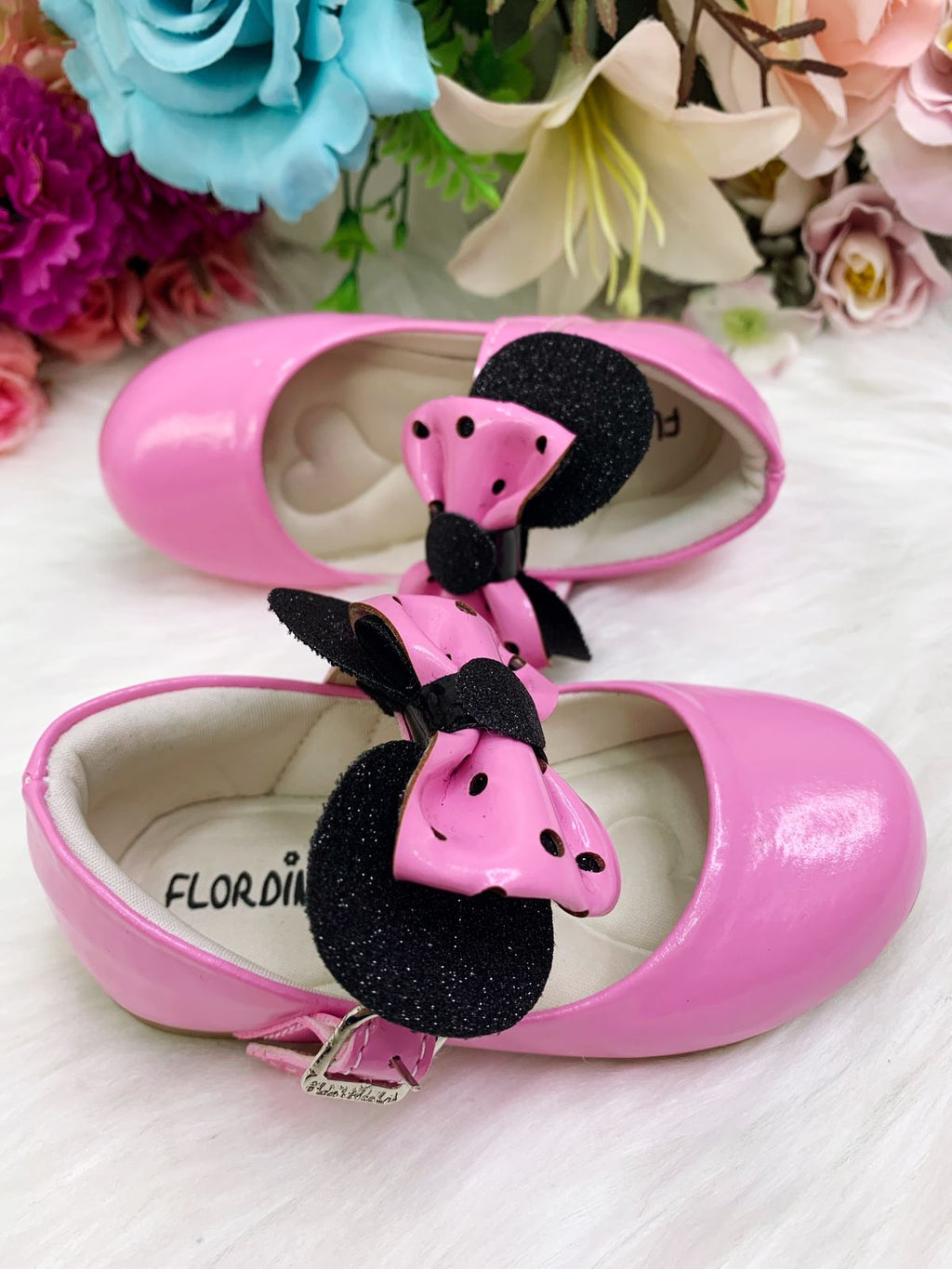 Sapatinho Rosa Chiclete Com Lacinho Para Festas e Looks Casuais