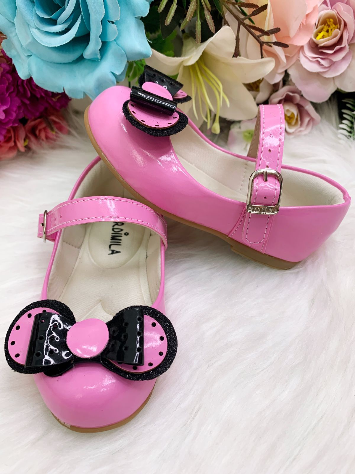 Sapatinho Rosa Chiclete Com Lacinho Para Festas e Uso Casual