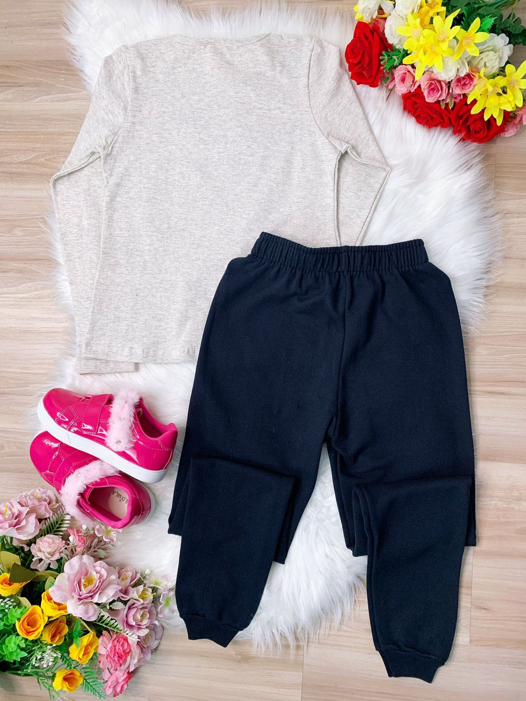 Conjunto de Moletom Infantil com Blusa e Calça Preta para Crianças de 4 a 8 Anos