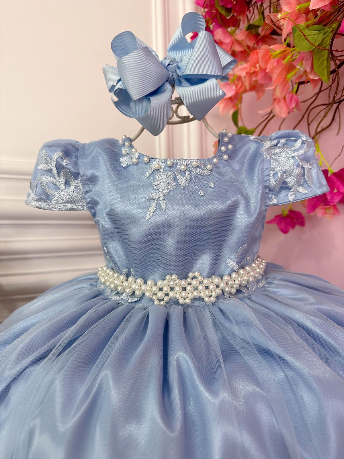 Vestido Infantil Azul com Renda Realeza e Cinto de Pérolas