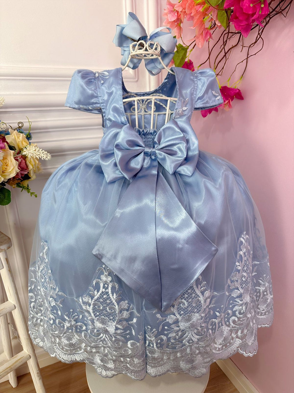 Vestido Infantil Azul com Renda Realeza e Cinto de Pérolas