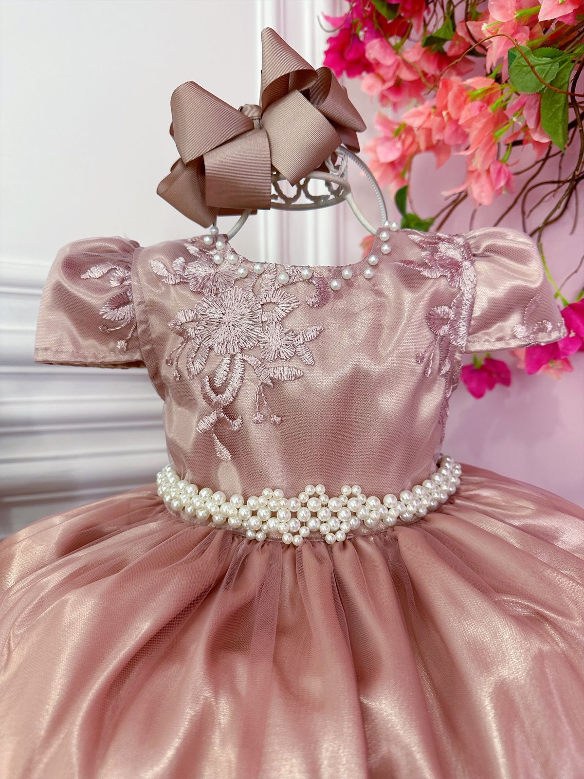 Vestido Infantil Rosa com Renda Realeza e Cinto de Pérolas