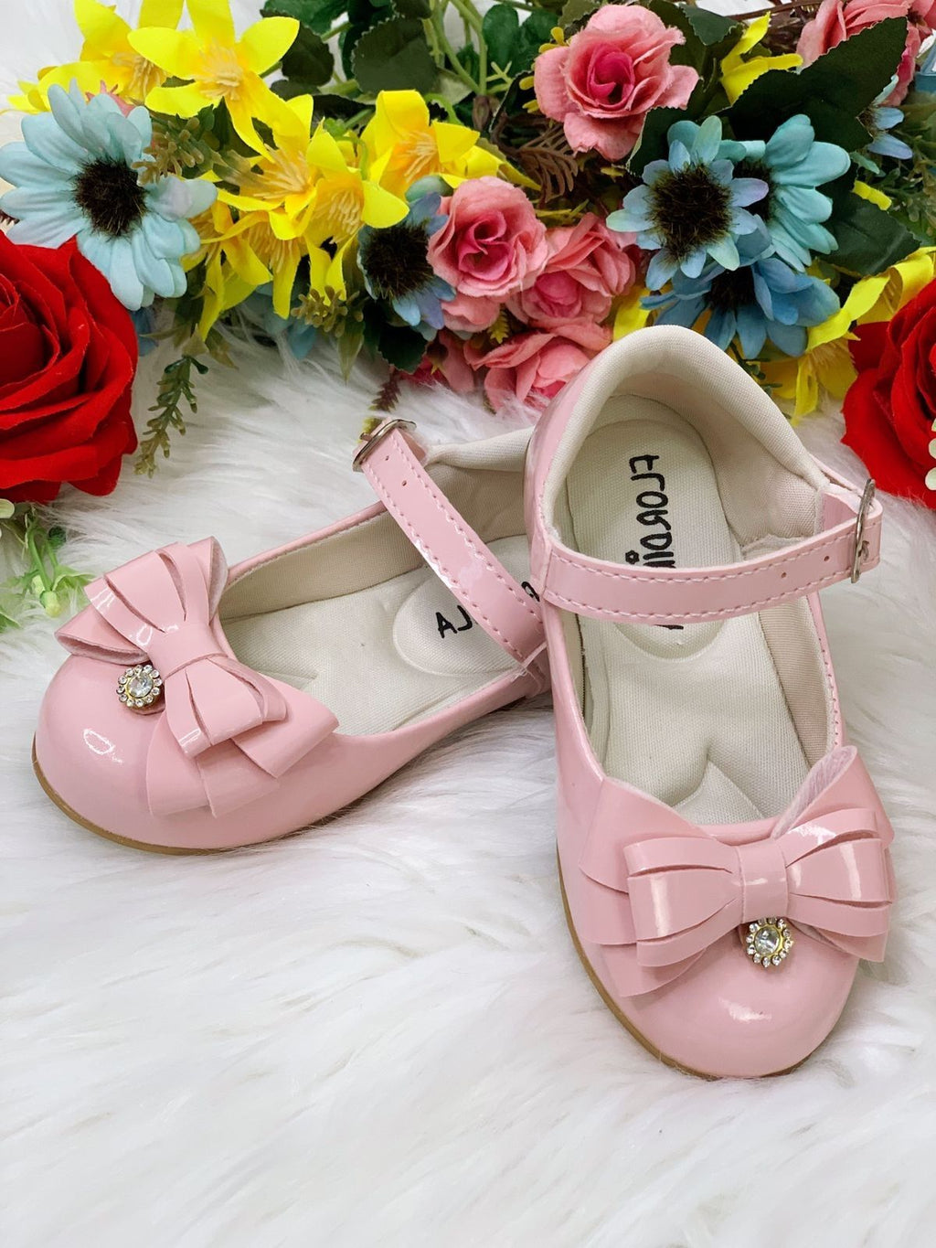 Sapatinho Infantil Rosa Verniz Com Laço e Detalhes de Strass