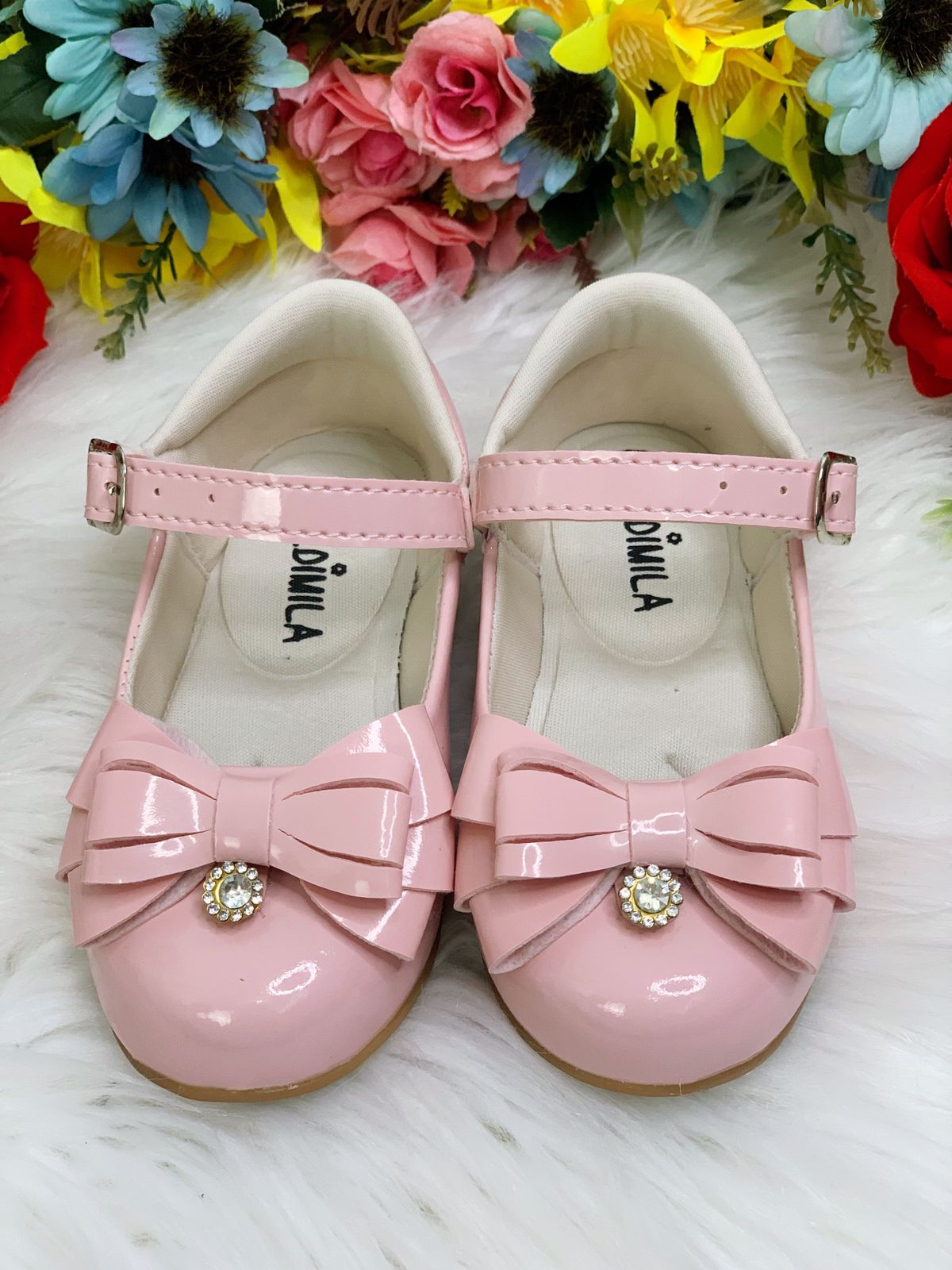Sapatinho Infantil Rosa Verniz Com Laço e Detalhes de Strass