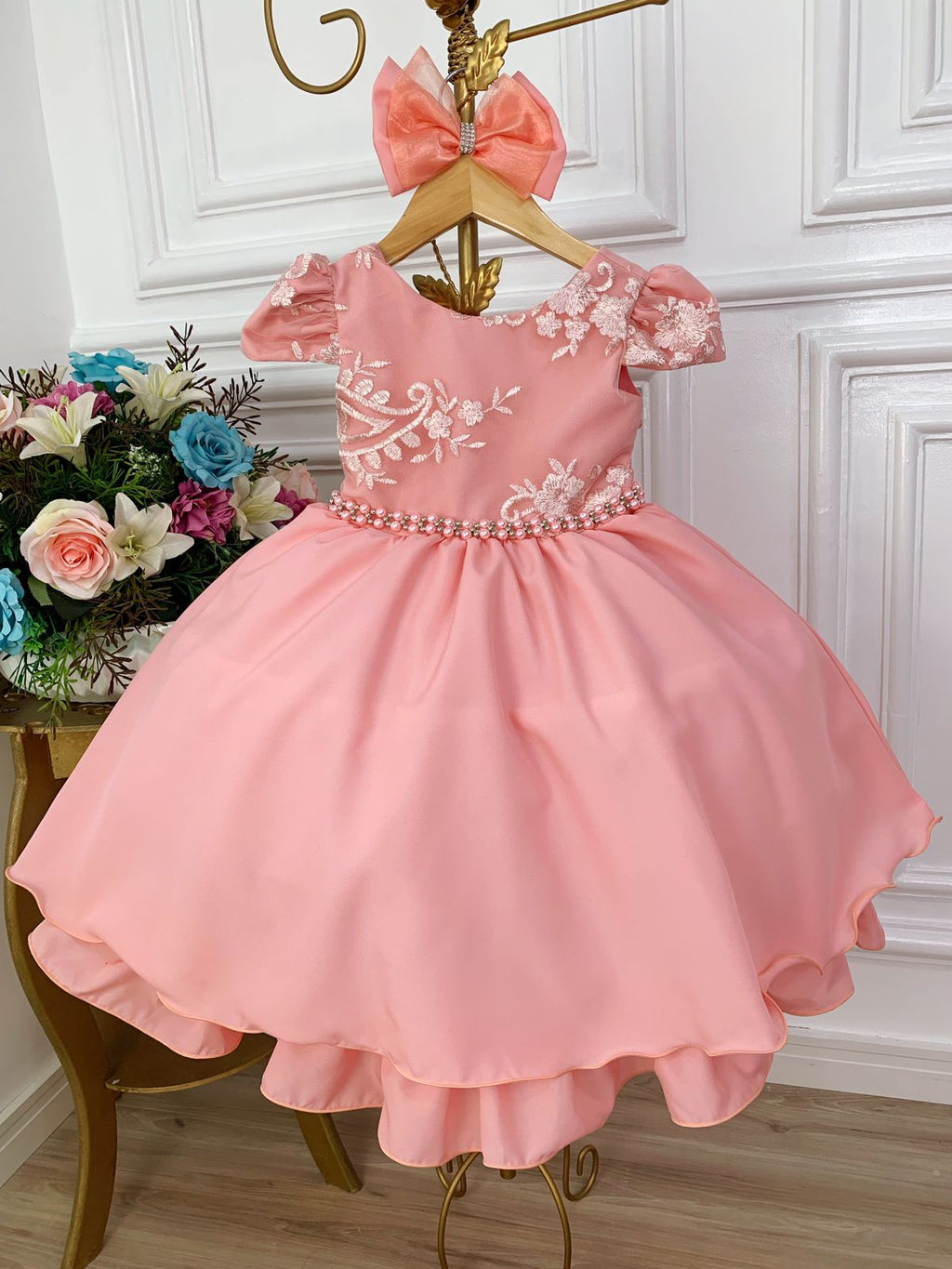 Vestido Infantil Goiaba com Renda e Cinto de Pérolas para Daminha de Honra