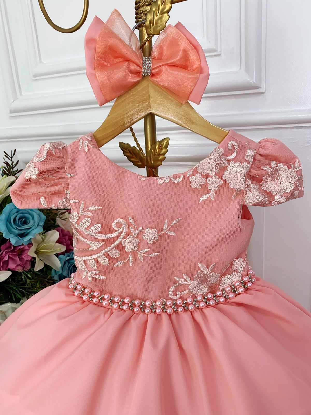 Vestido Infantil Goiaba com Renda e Cinto de Pérolas para Daminha de Honra