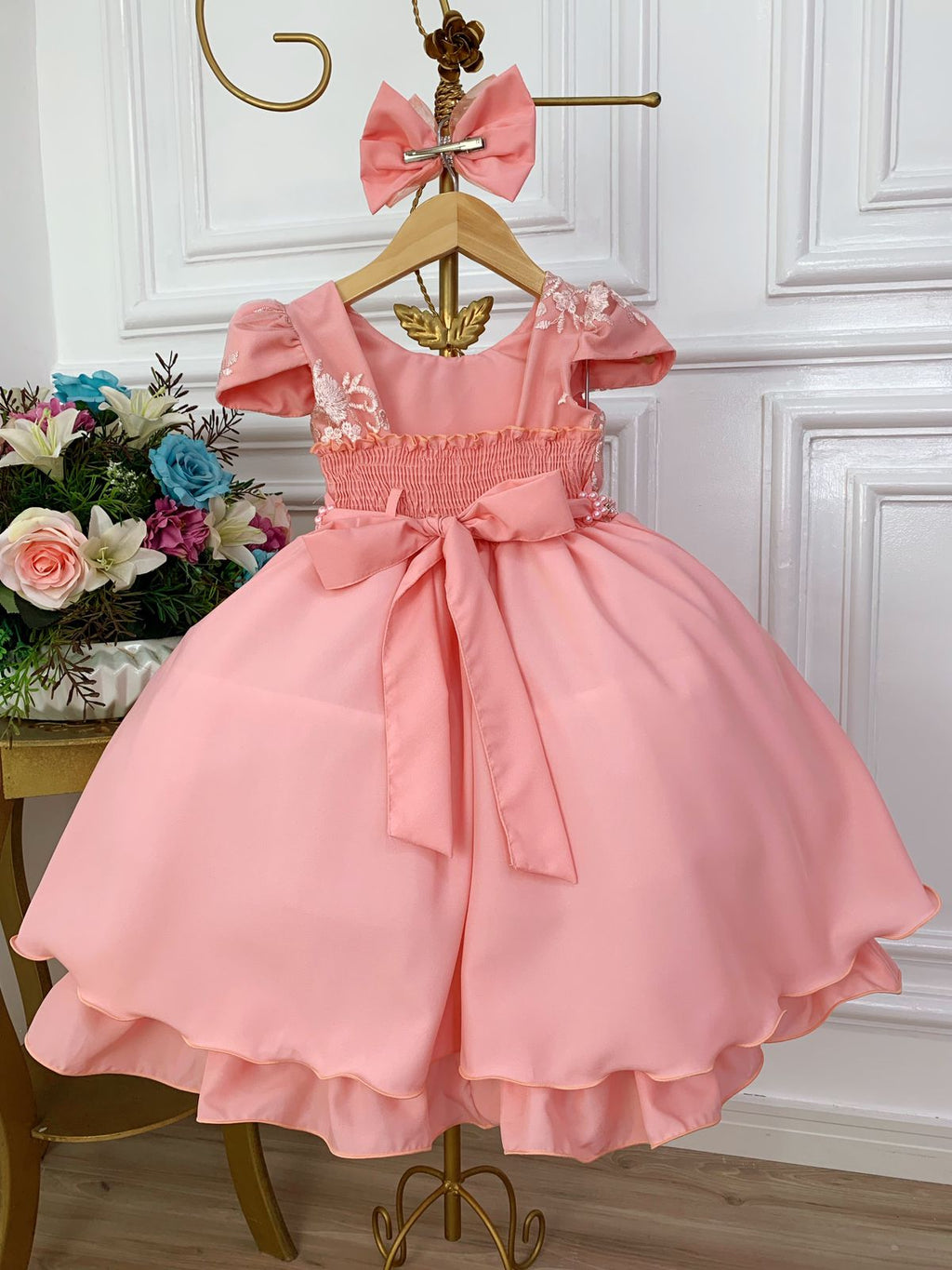 Vestido Infantil Goiaba com Renda e Cinto de Pérolas para Daminha de Honra