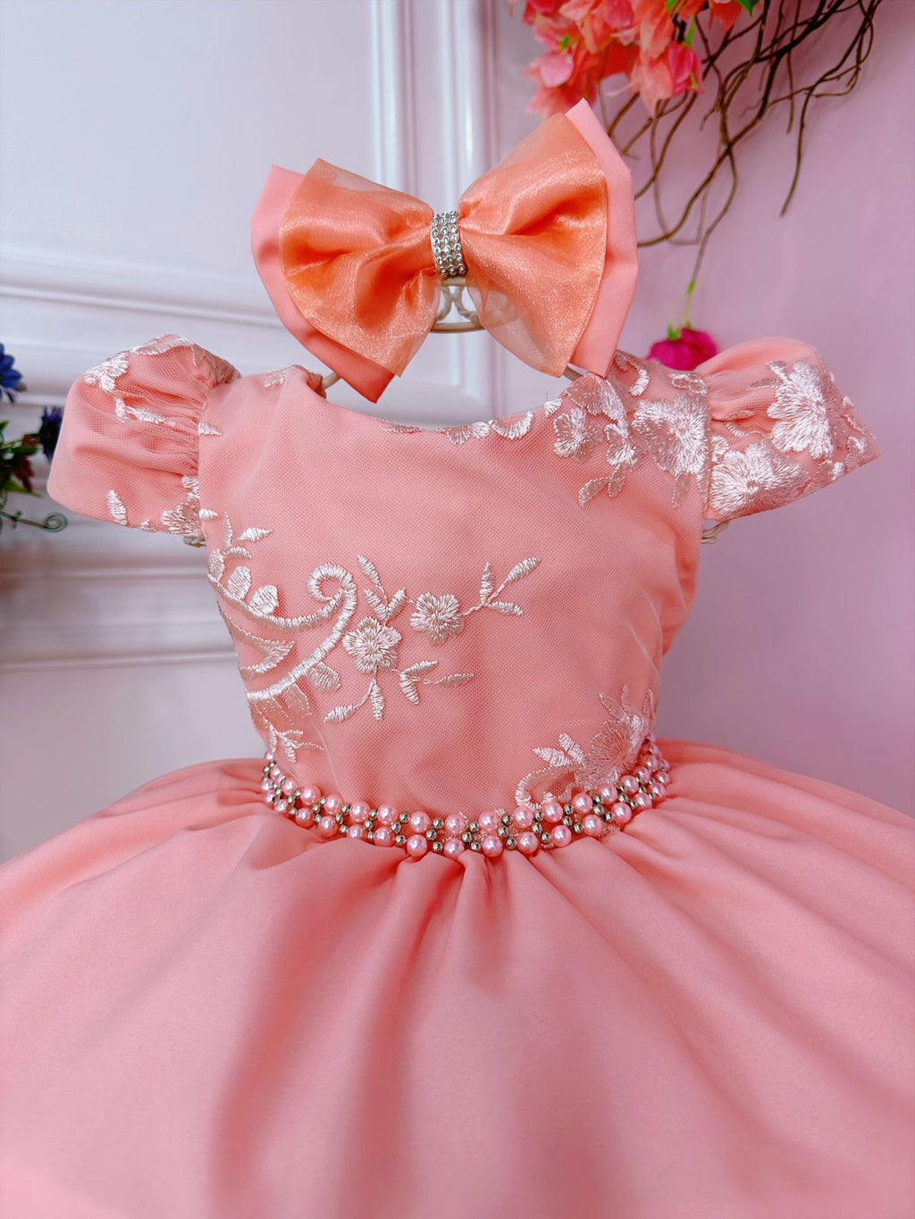 Vestido Infantil Goiaba com Renda e Cinto de Pérolas para Daminha de Honra