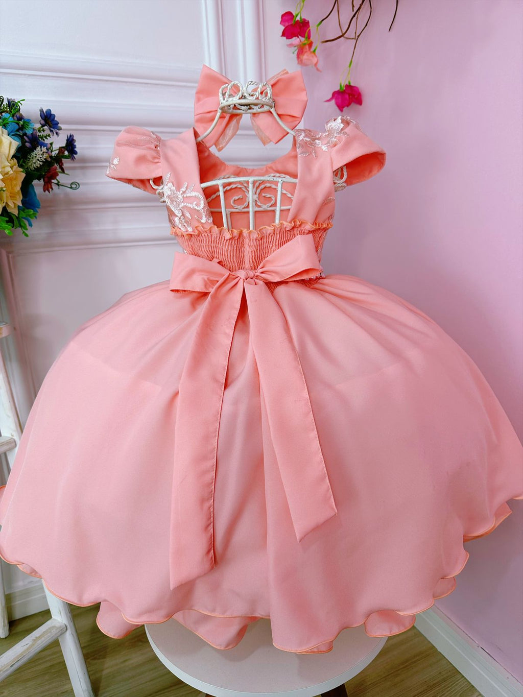 Vestido Infantil Goiaba com Renda e Cinto de Pérolas para Daminha de Honra