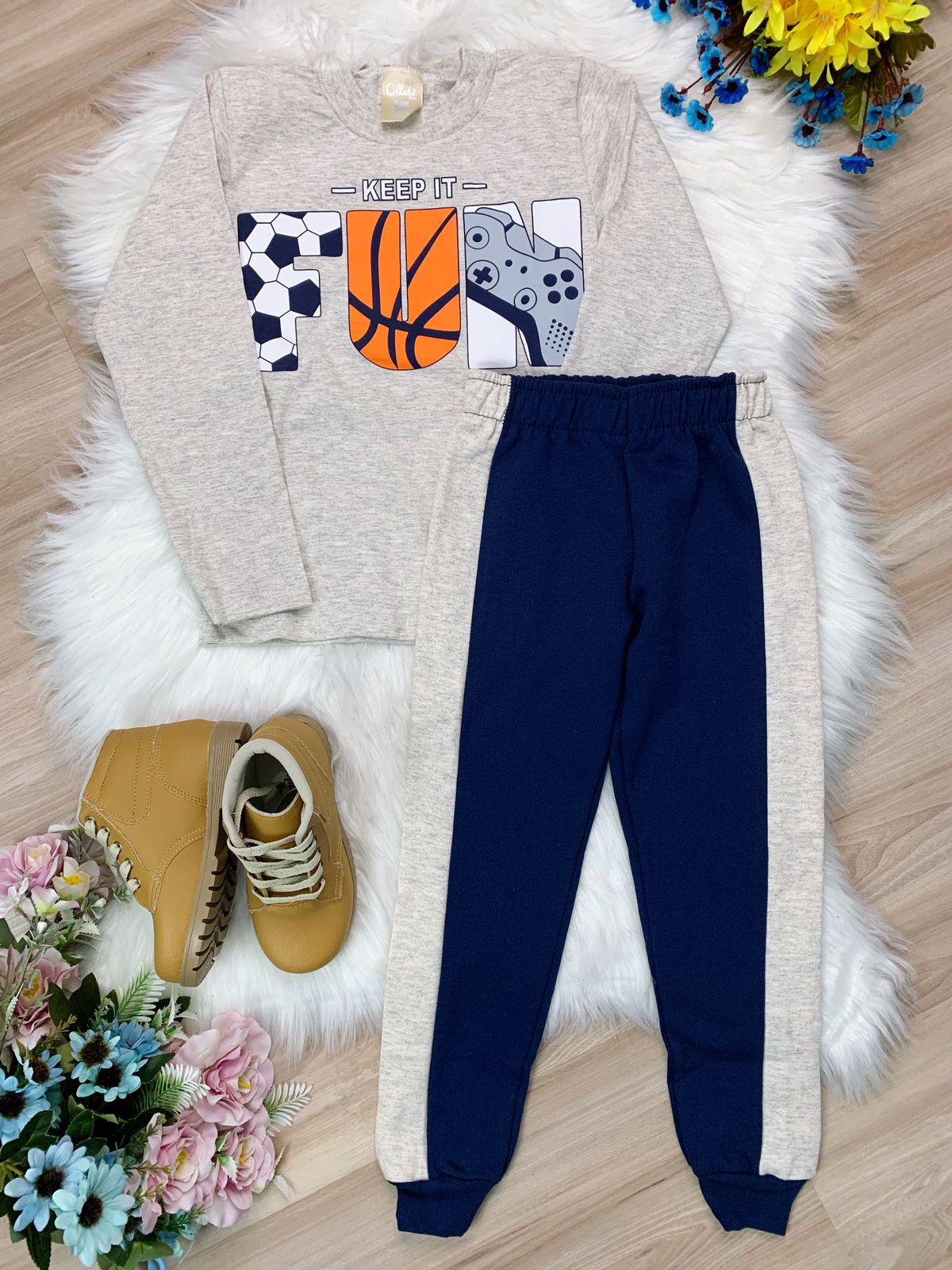 Conjunto de Moletom Blusa Marfim e Calça Azul Marinho Jogos
