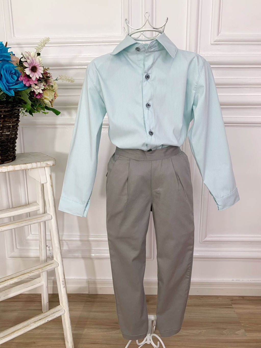 Conjunto Social Verde com Camisa e Calça Sarja Cinza