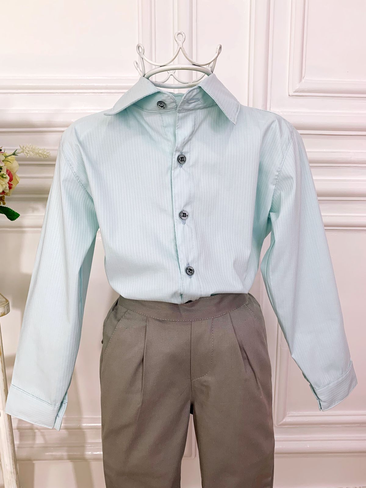 Conjunto Social Verde com Camisa e Calça Sarja Cinza