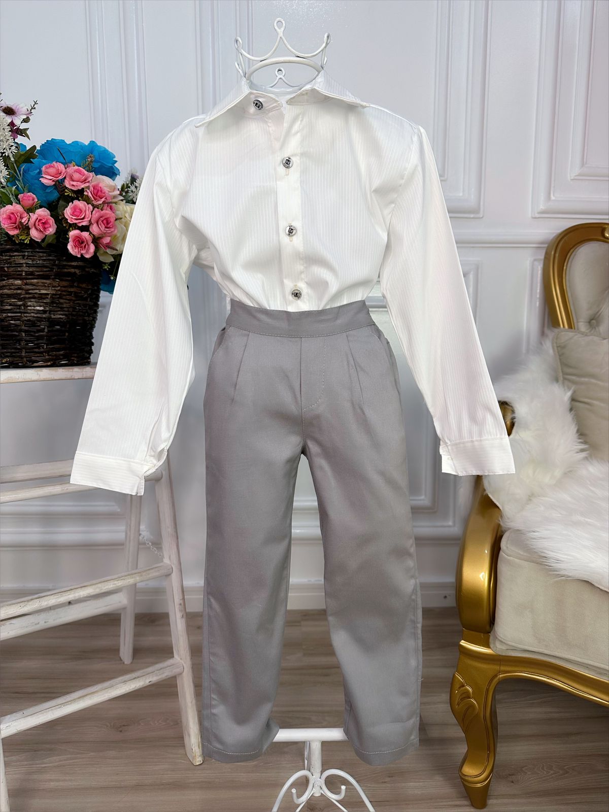 Conjunto Social Off White e Caqui para Meninos com Calça de Sarja e Camisa