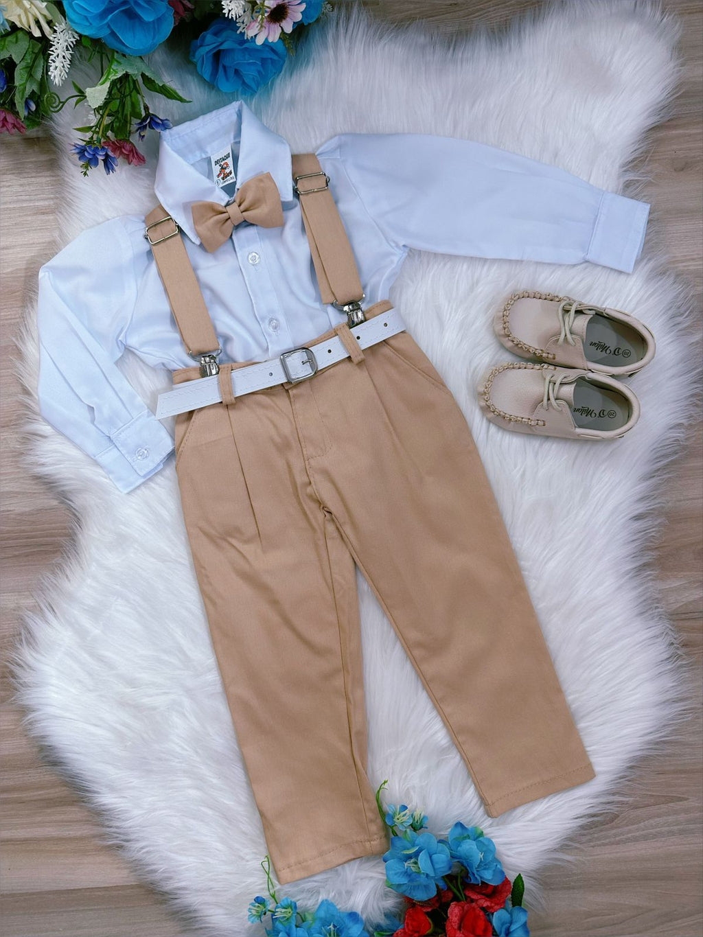 Conjunto Social Caqui com Camisa, Gravata, Calça e Suspensório