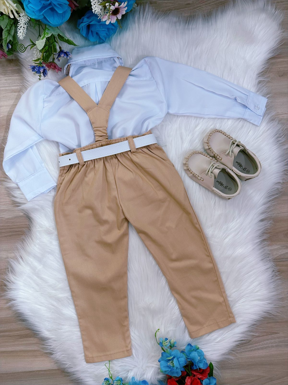 Conjunto Social Caqui com Camisa, Gravata, Calça e Suspensório