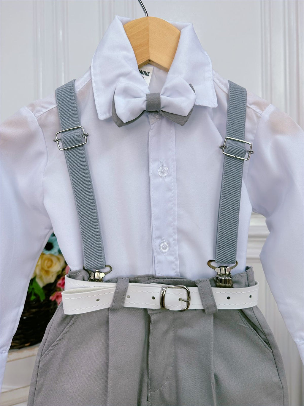 Conjunto Social Infantil Camisa Branca com Suspensório e Calça Cinza