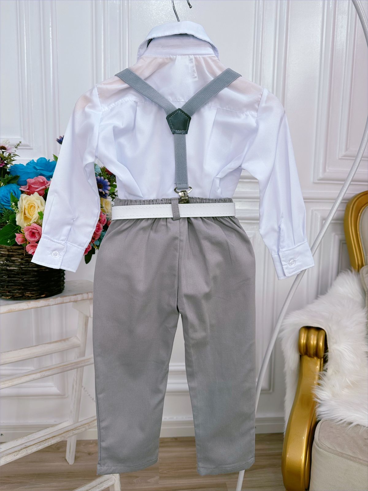 Conjunto Social Infantil Camisa Branca com Suspensório e Calça Cinza