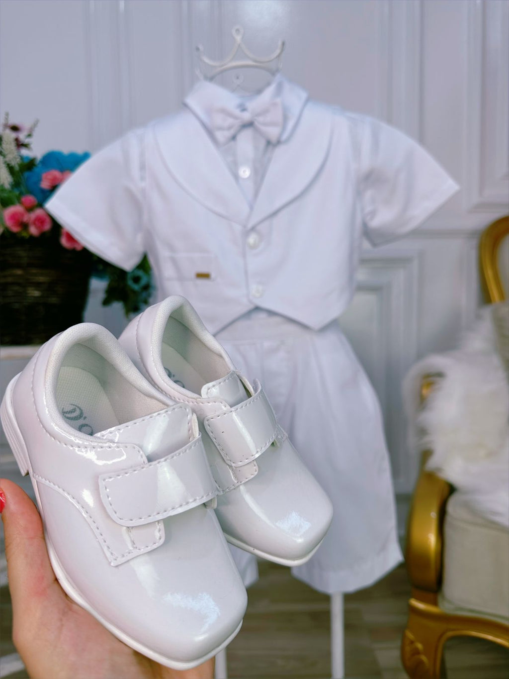 Conjunto Social Branco com Short, Camisa, Colete, Gravata e Suspensório