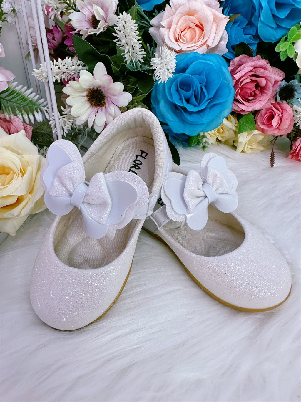 Sapatinho Bebê Branco Com Glitter e Lacinho para Festas