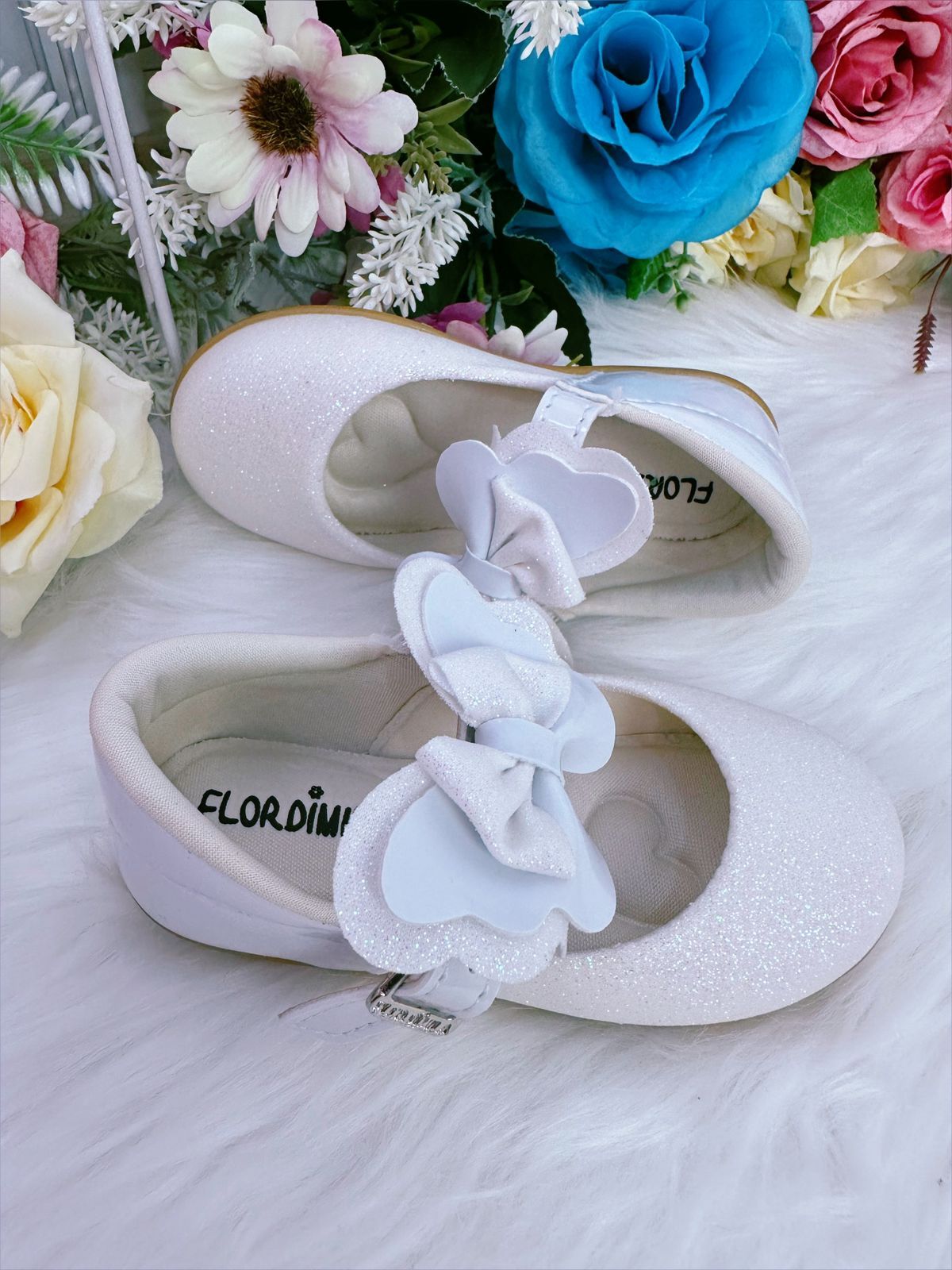 Sapatinho Bebê Branco Com Glitter e Lacinho para Festas