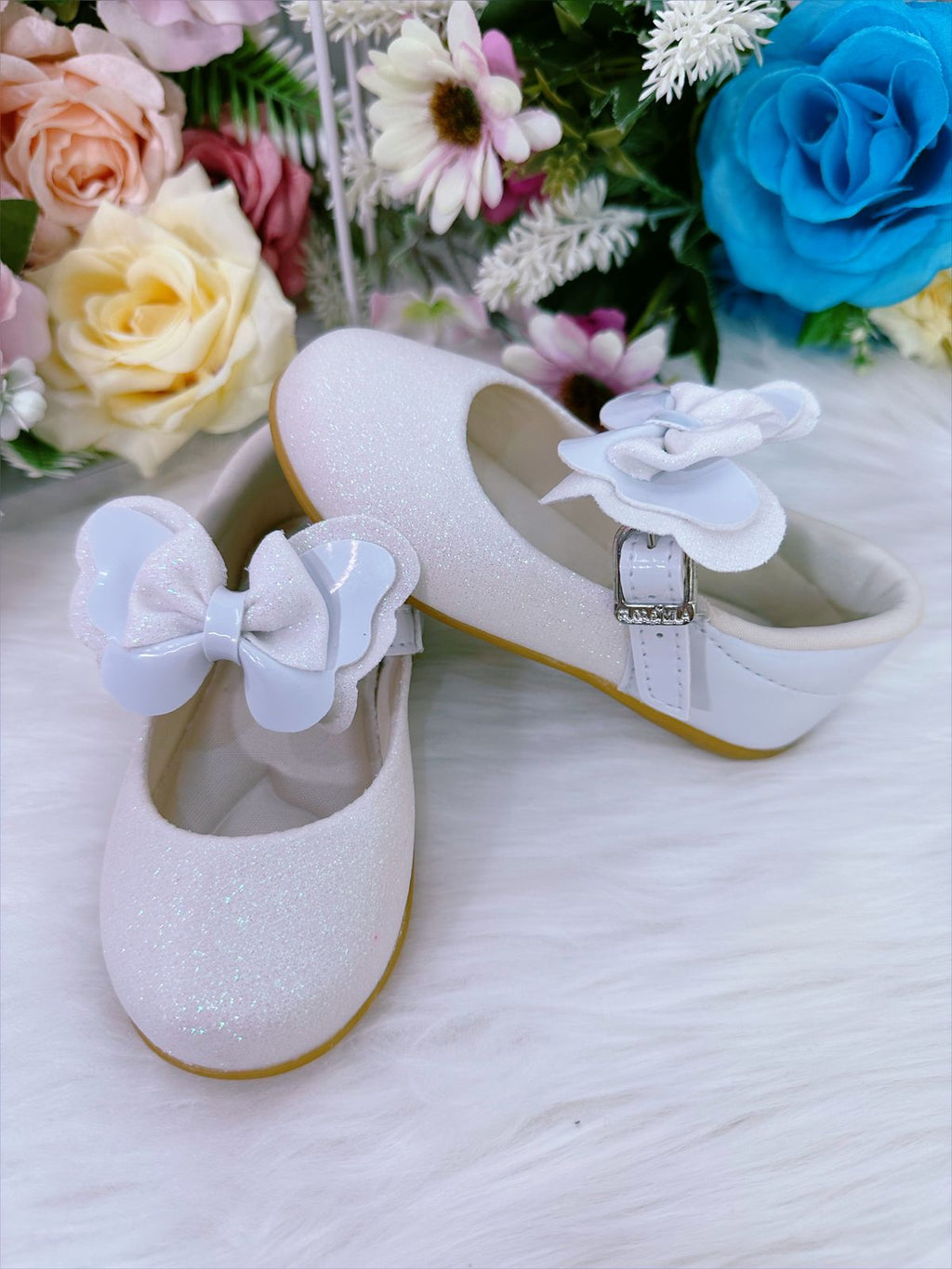 Sapatinho Bebê Branco Com Glitter e Lacinho para Festas