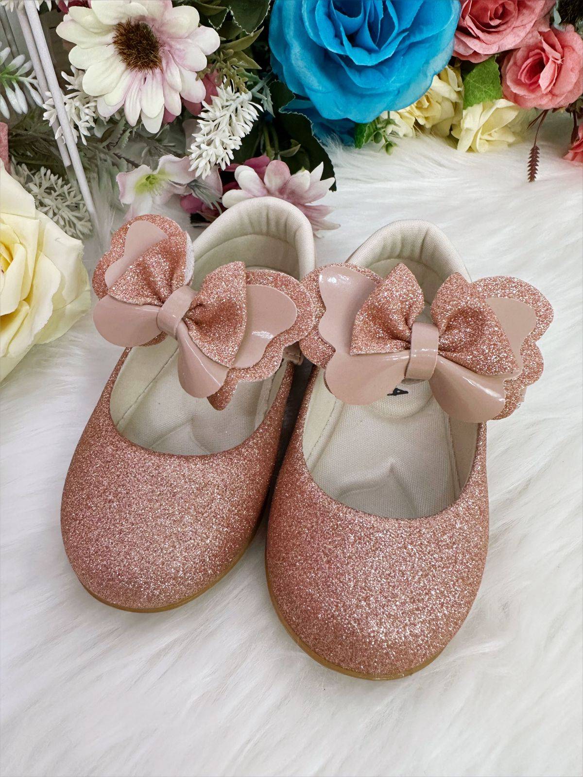 Sapatinho Bebê Nude Com Glitter e Lacinho para Festas e Casuais