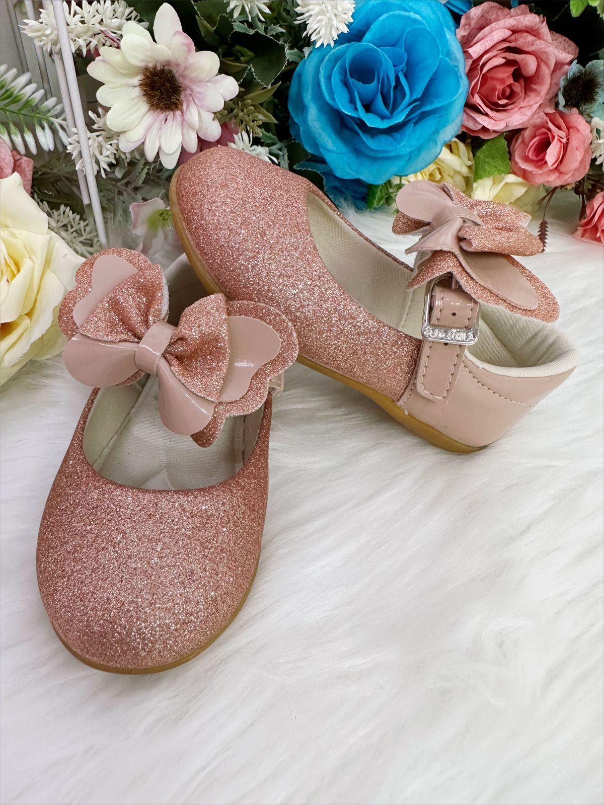 Sapatinho Bebê Nude Com Glitter e Lacinho para Festas e Casuais