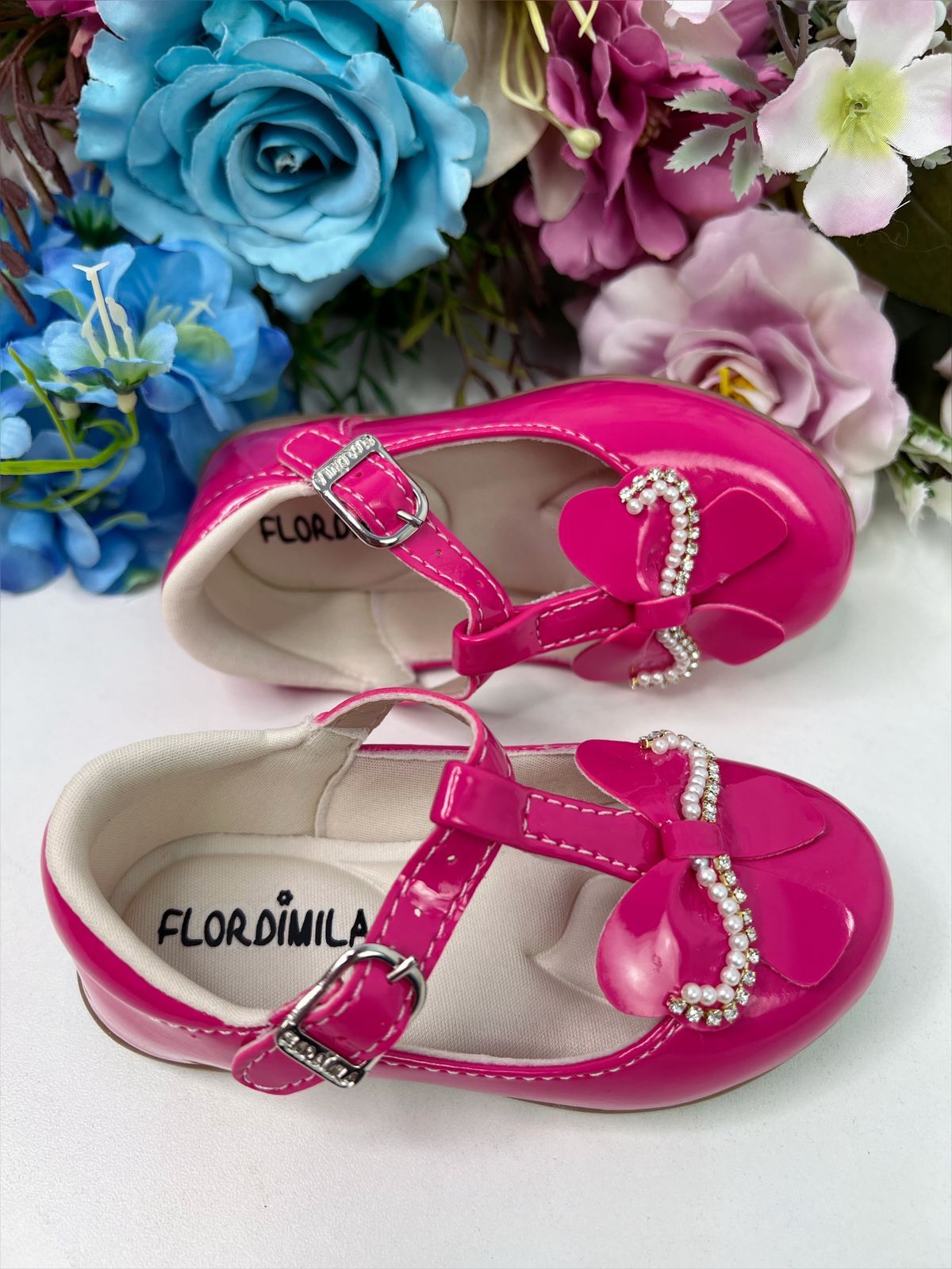 Sapatinho Infantil Verniz Pink com Laço, Pérolas e Strass