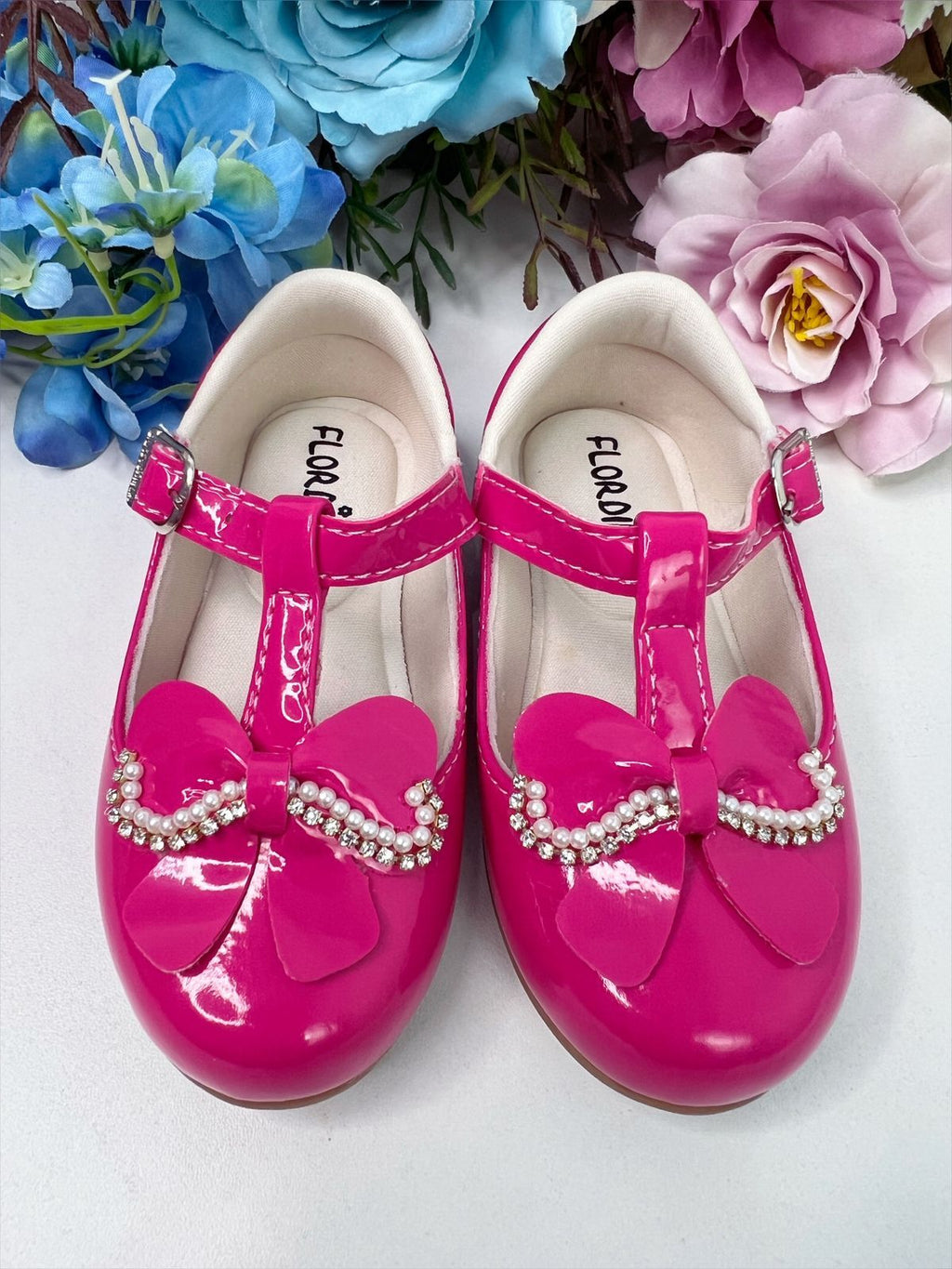 Sapatinho Infantil Verniz Pink com Laço, Pérolas e Strass
