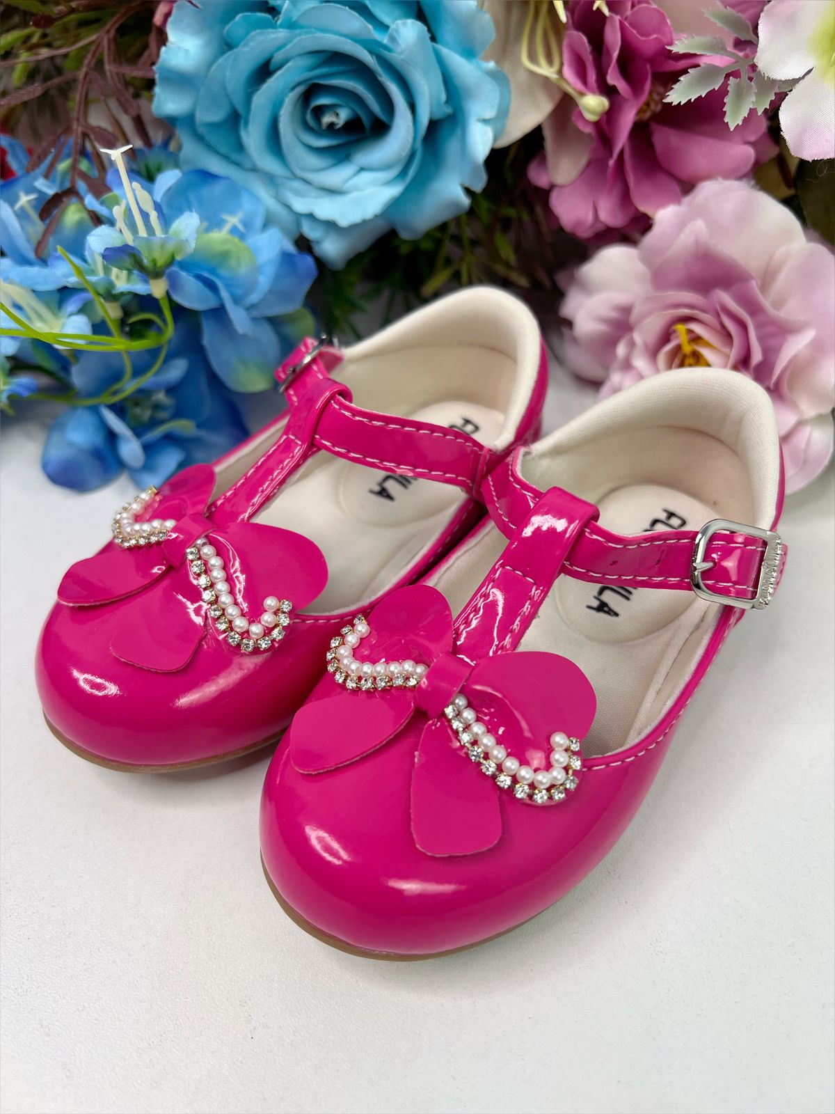 Sapatinho Infantil Verniz Pink com Laço, Pérolas e Strass