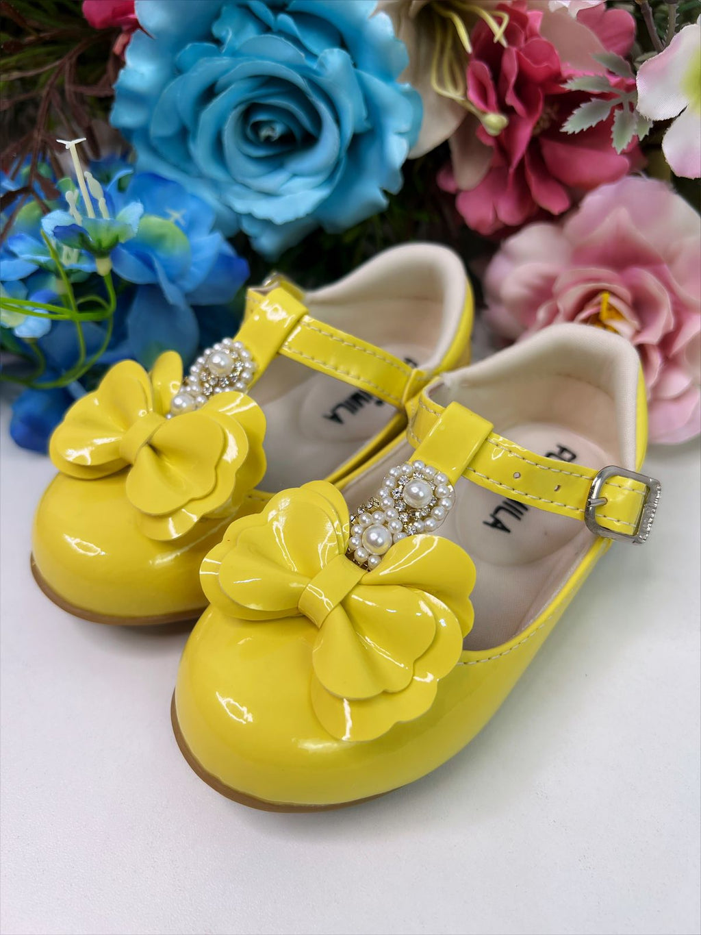 Sapatinho Infantil Amarelo Verniz Com Laço, Pérolas e Strass