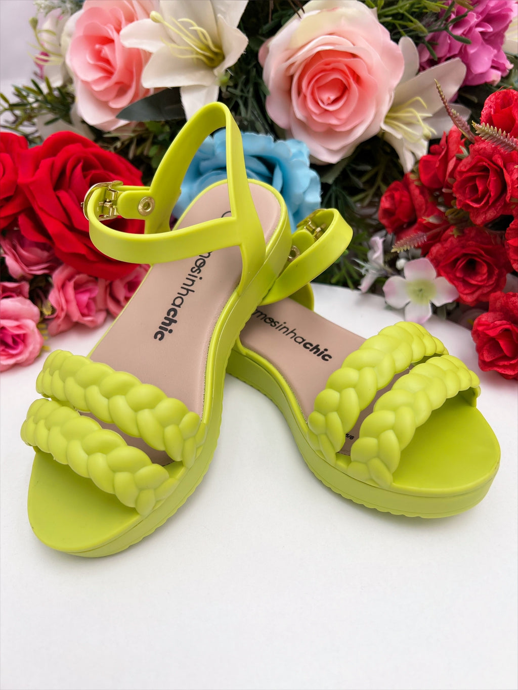 Sandália Infantil Flat Verde Lima com Detalhe Trançado