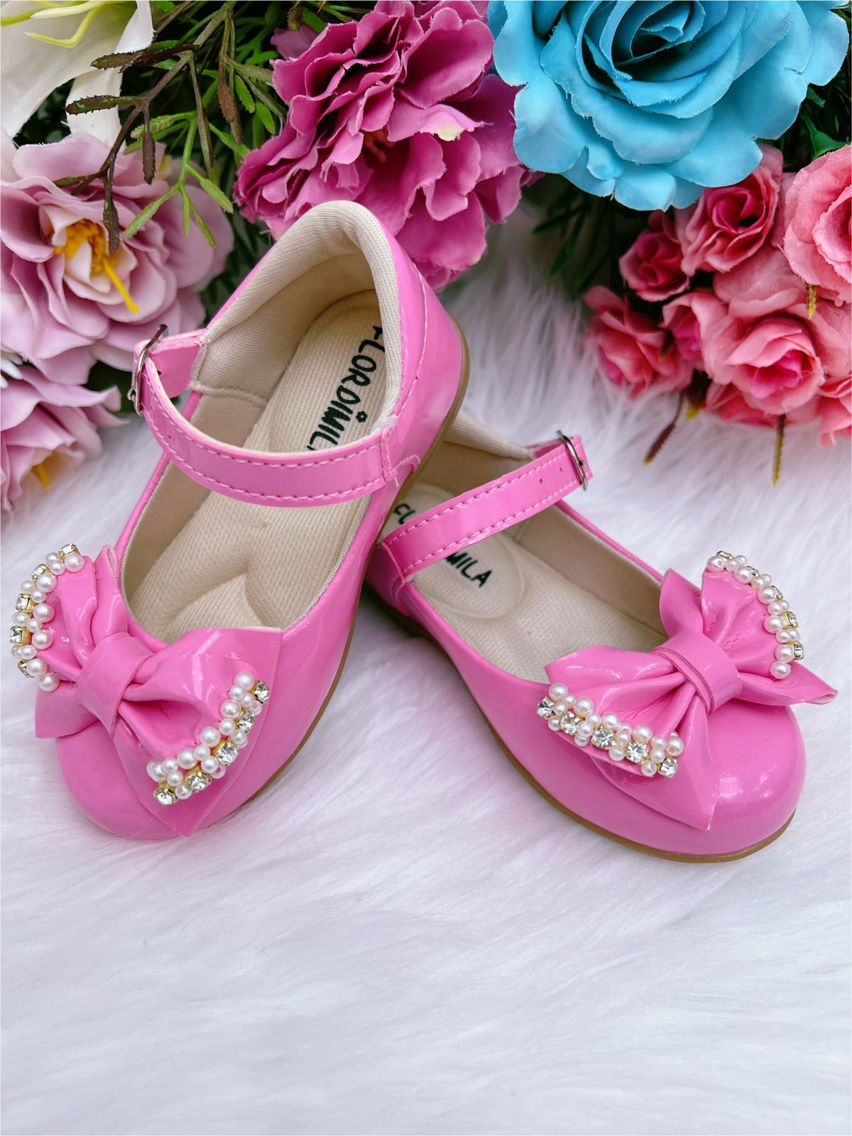 Sapatinho Infantil Verniz Rosa Com Laço Pérolas e Strass