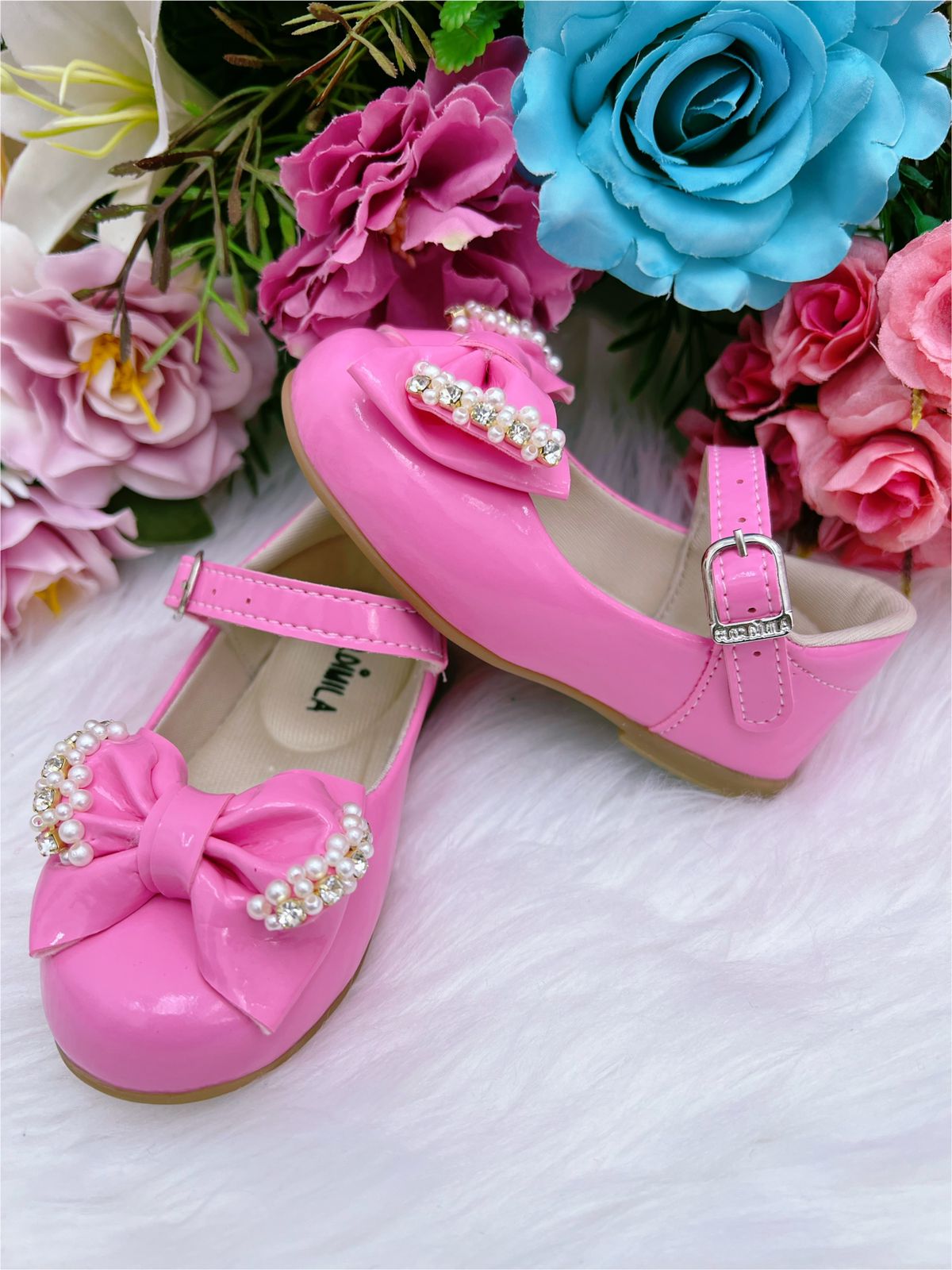 Sapatinho Infantil Verniz Rosa Com Laço Pérolas e Strass