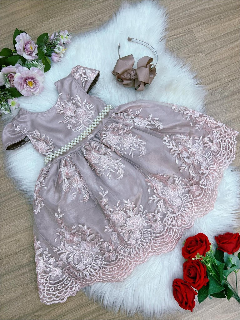 Vestido Infantil Rose com Renda e Cinto de Pérola