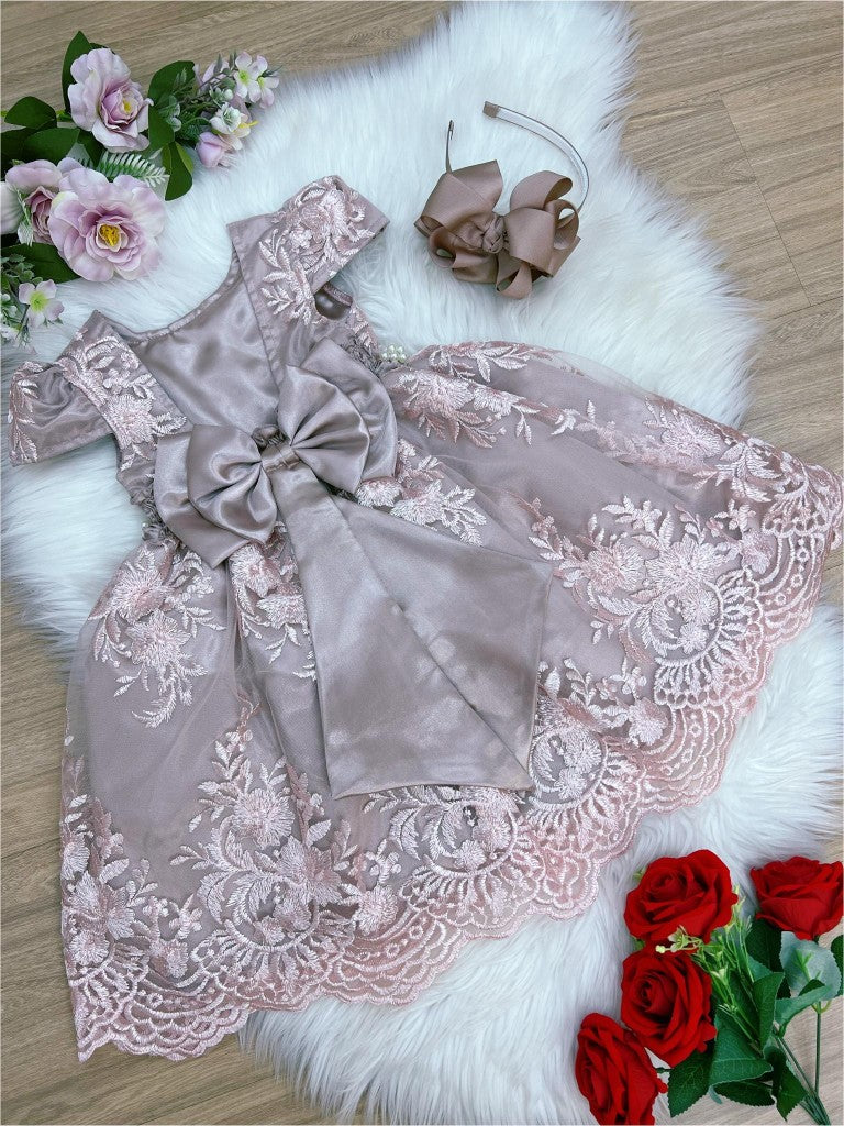 Vestido Infantil Rose com Renda e Cinto de Pérola