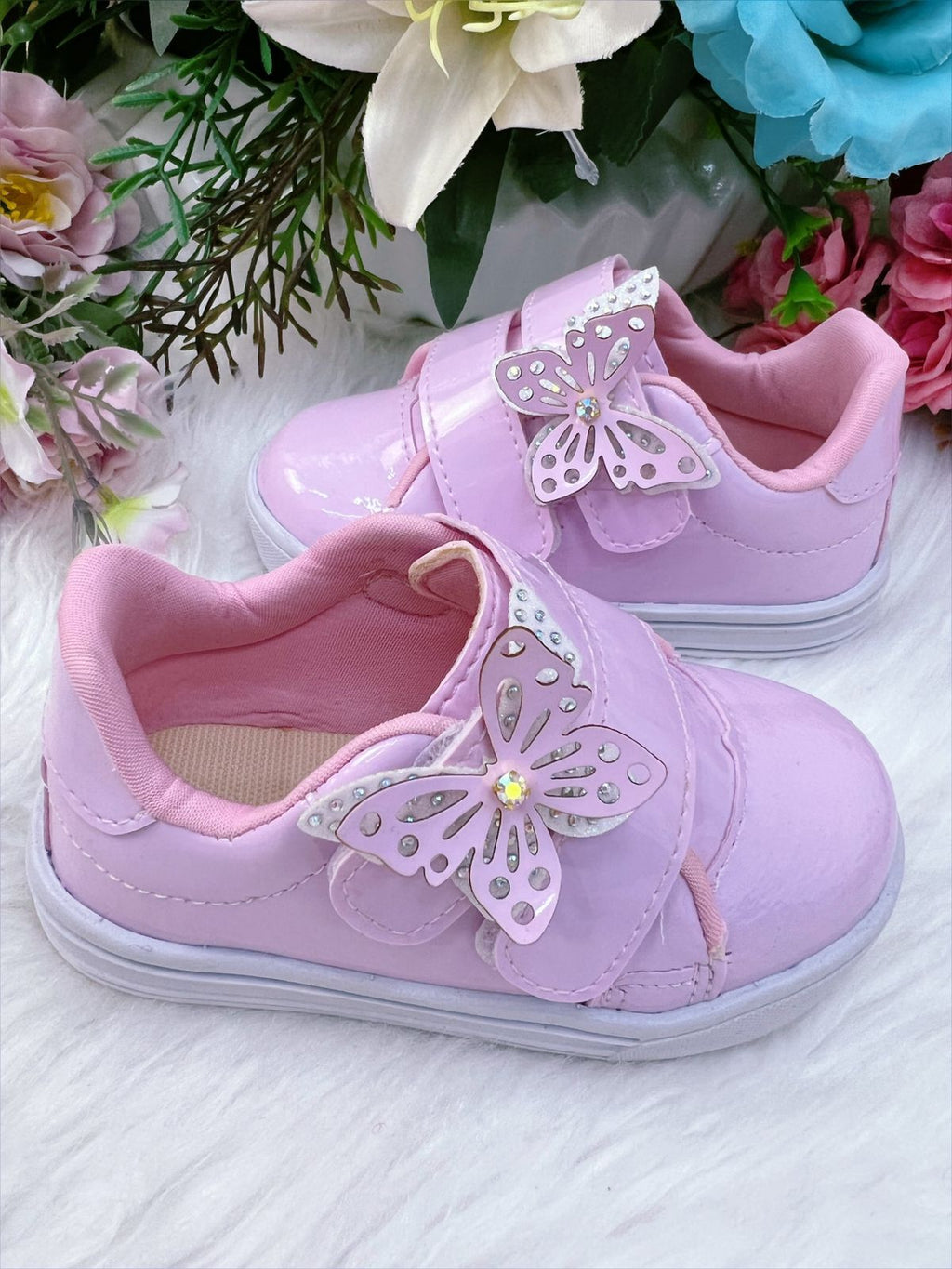 Tênis Lilás Verniz e Rosa Aplique Borboleta Velcro Meninas