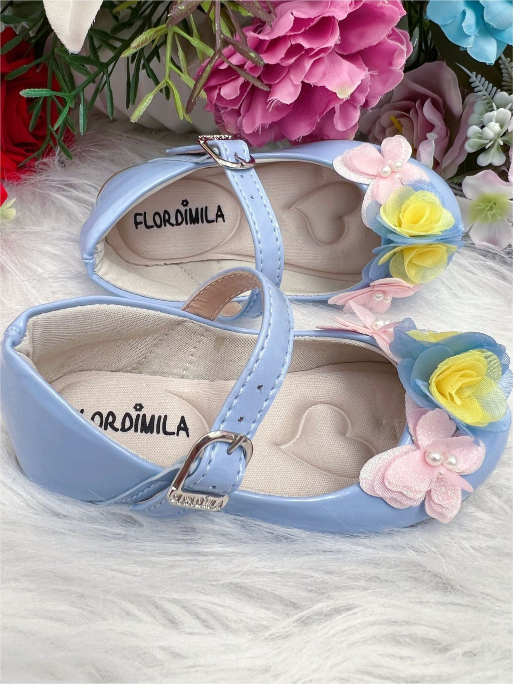 Sapatinho Infantil Azul Verniz Com Aplique de Borboletas e Flores