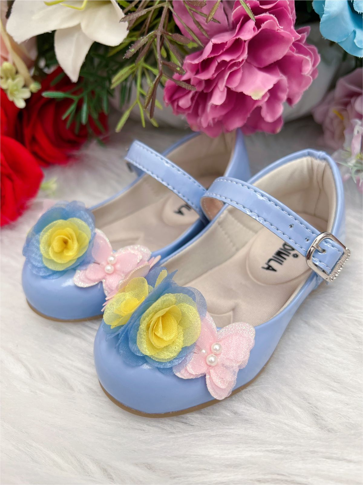 Sapatinho Infantil Azul Verniz Com Aplique de Borboletas e Flores