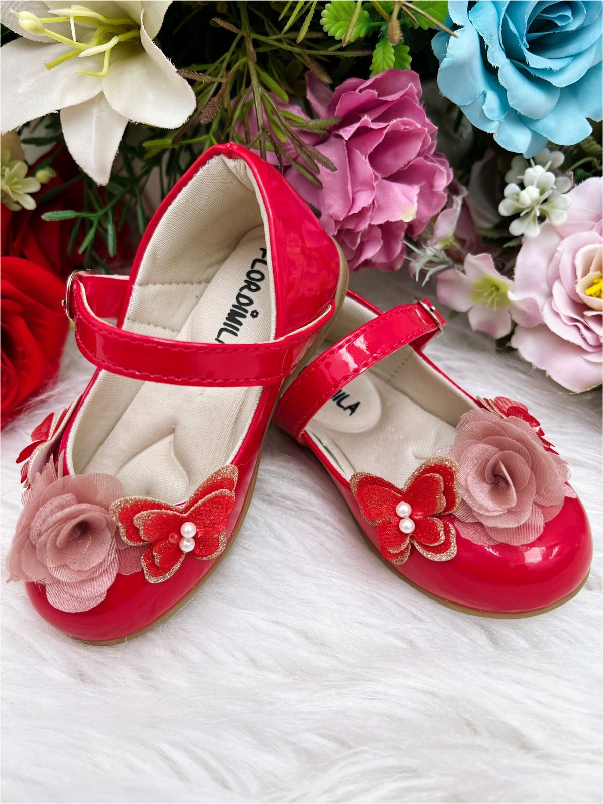 Sapatinho Infantil Verniz Vermelho com Aplique de Borboletas e Flores