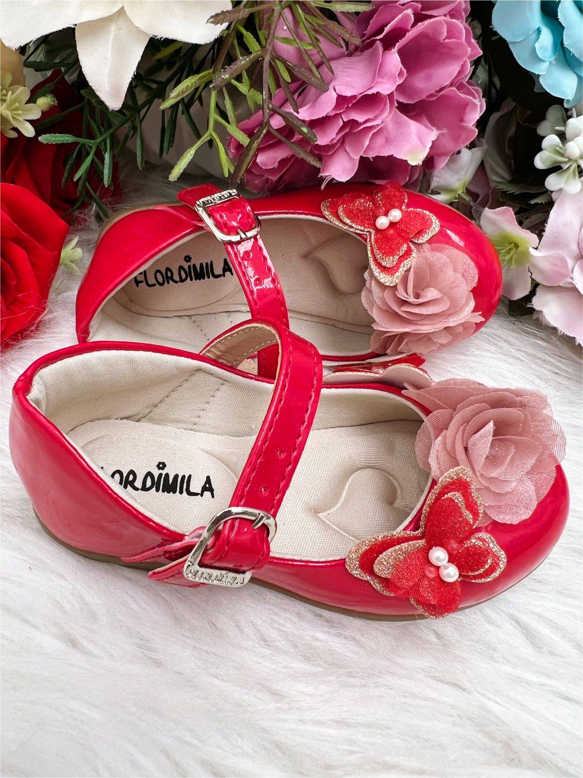 Sapatinho Infantil Verniz Vermelho com Aplique de Borboletas e Flores