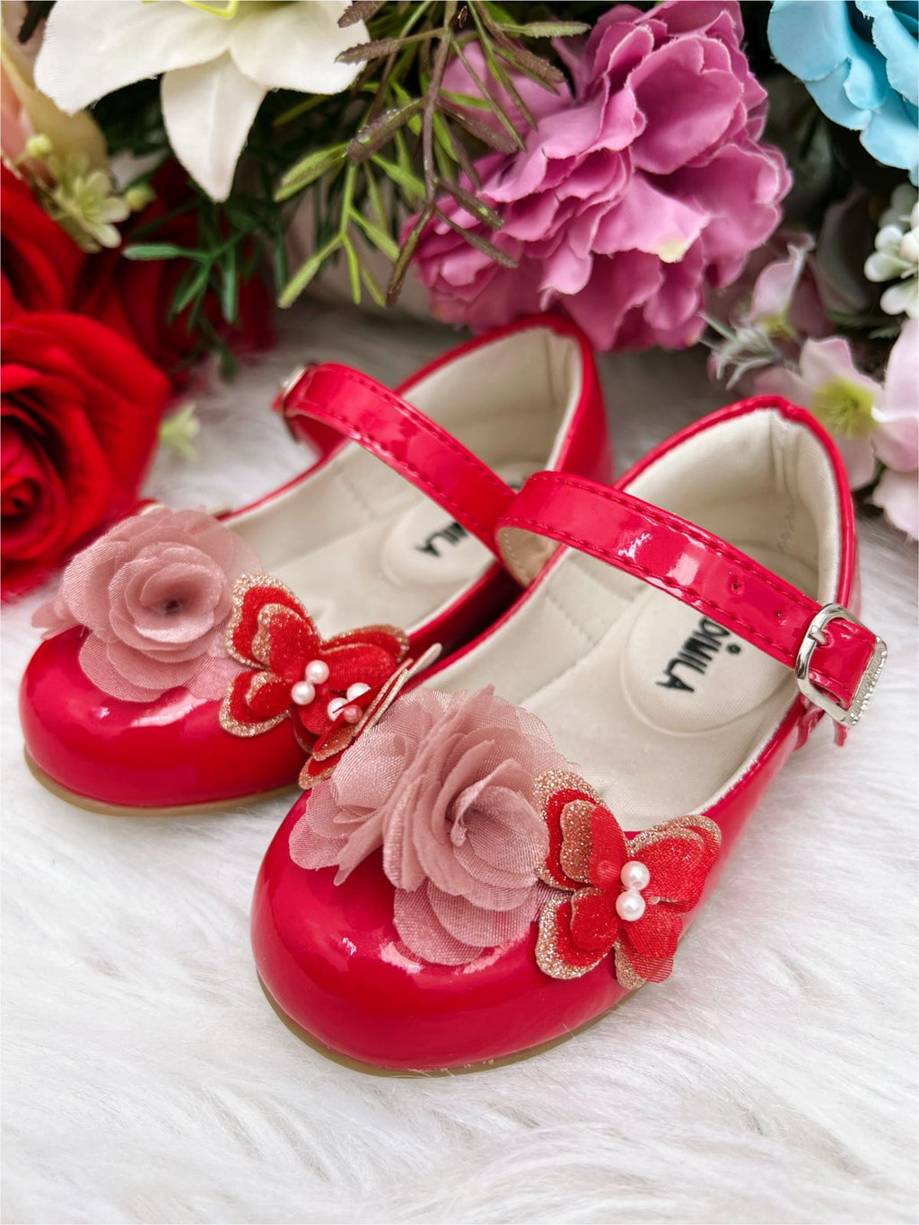 Sapatinho Infantil Verniz Vermelho com Aplique de Borboletas e Flores