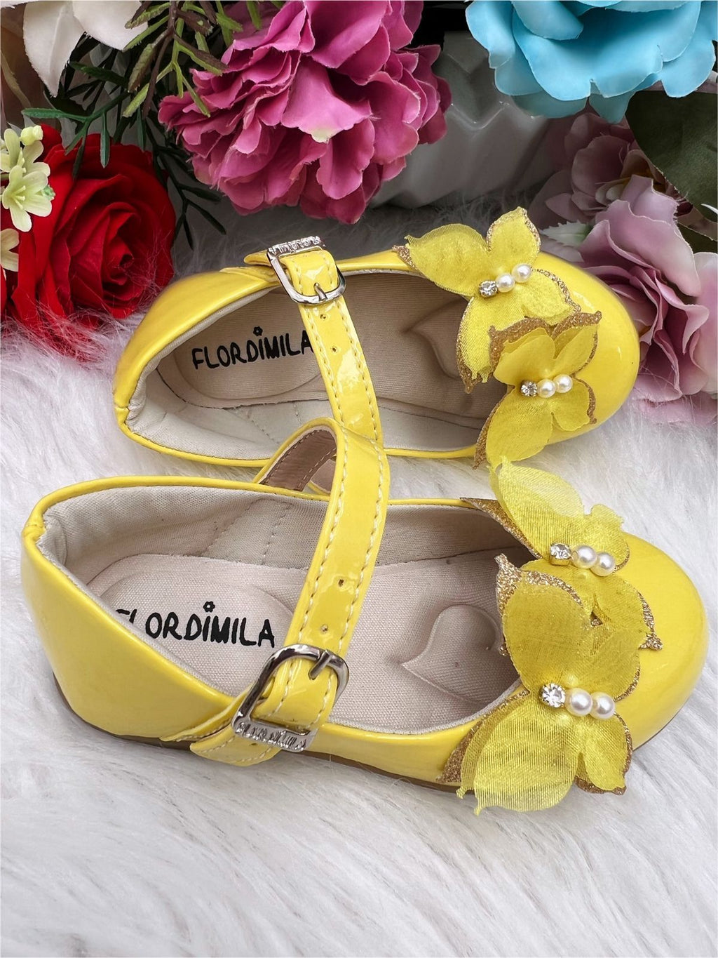Sapatinho Infantil Amarelo Verniz com Aplique de Borboleta Glitter