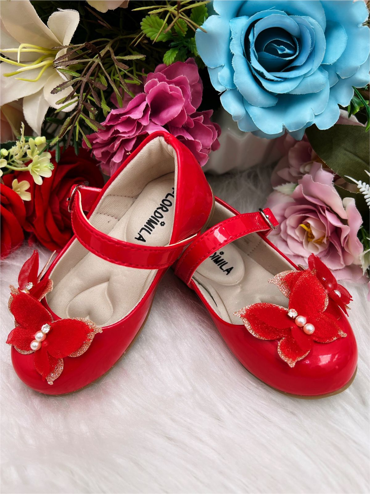 Sapatinho Infantil Vermelho em Verniz com Aplique de Borboletas Glitter