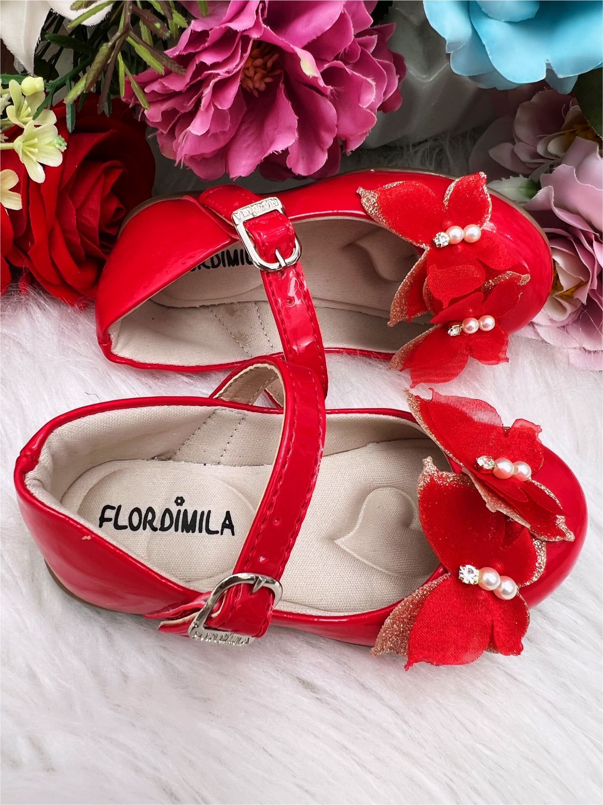 Sapatinho Infantil Vermelho em Verniz com Aplique de Borboletas Glitter