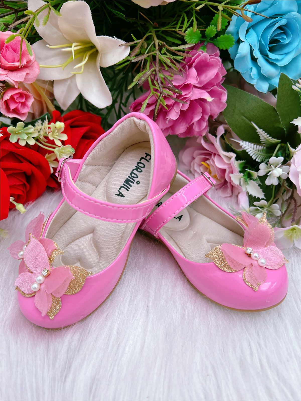 Sapatinho Infantil Verniz Rosa Chiclete com Aplique de Borboletas e Glitter