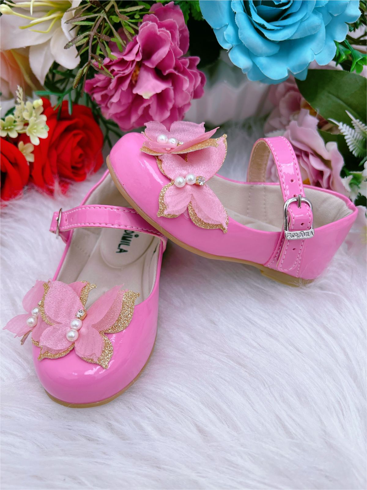 Sapatinho Infantil Verniz Rosa com Aplique de Borboleta Glitter