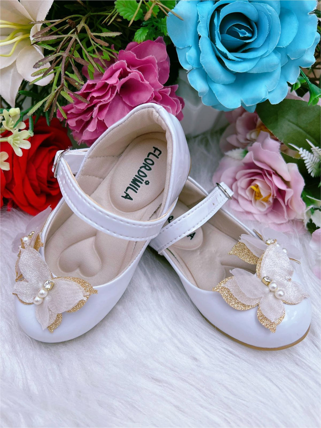 Sapatinho Infantil Branco Verniz com Aplique de Borboletas Glitter