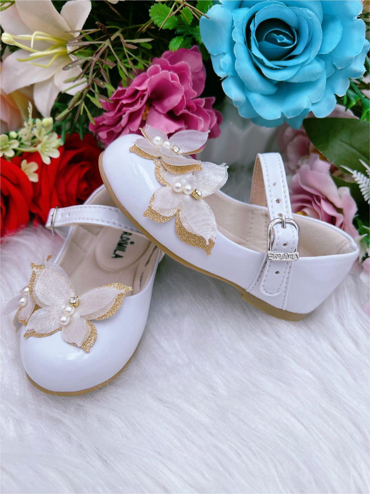 Sapatinho Infantil Branco Verniz com Aplique de Borboletas Glitter